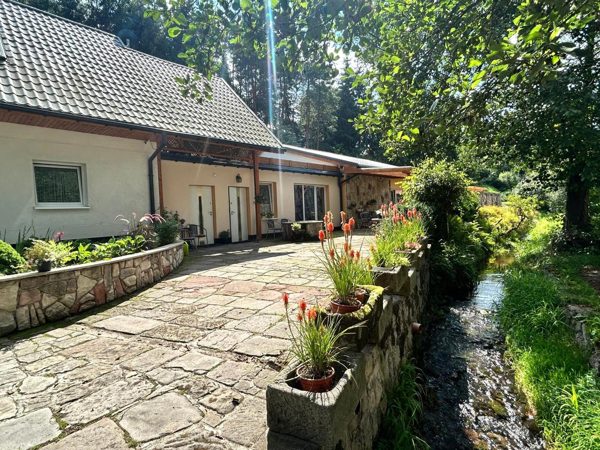 Villa Zielona Roza à Wambierzyce Extérieur photo